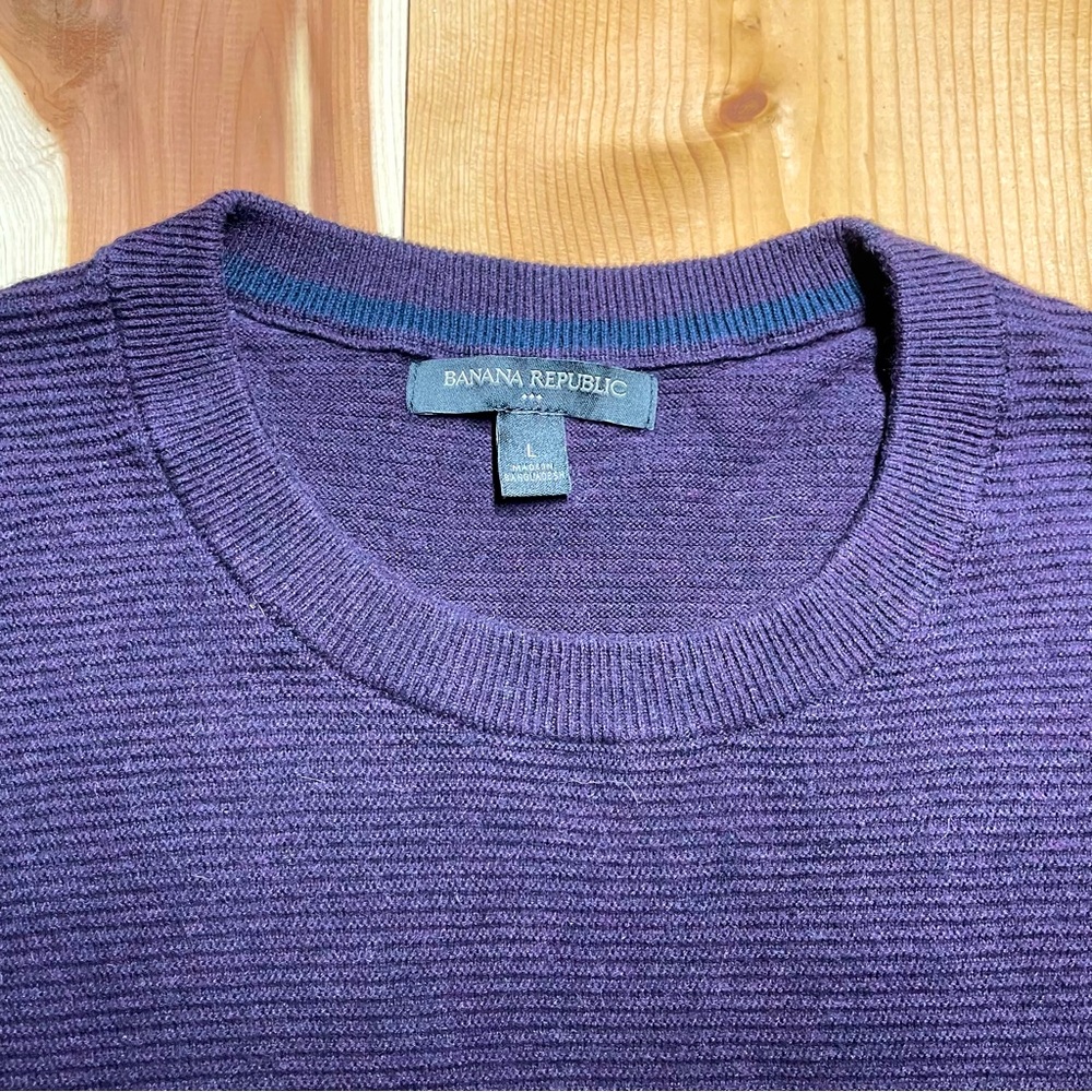 Banana Republic pullover crew neck sweater, very gently worn!